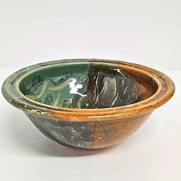 Signed Gatlinburg Judy Jones Pottery Bowl with Bear Green Tan No Chip Cracks - Picture 3 of 8